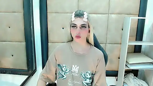 Daniela Pink  online show from February 16, 11:59 pm