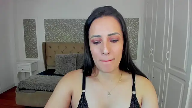 KimWessel  online show from October 22, 8:08 pm