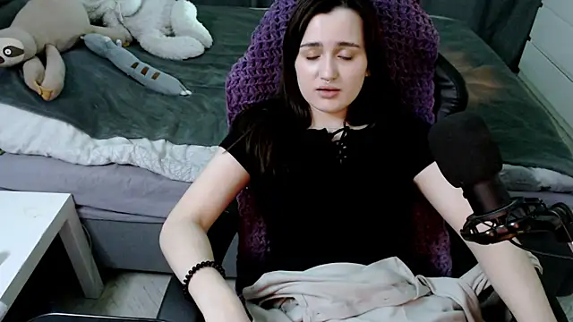 Snapshot of KiraYammy chatting on January 25, 1:32 am KiraYammy online show from January 25, 1:32 am