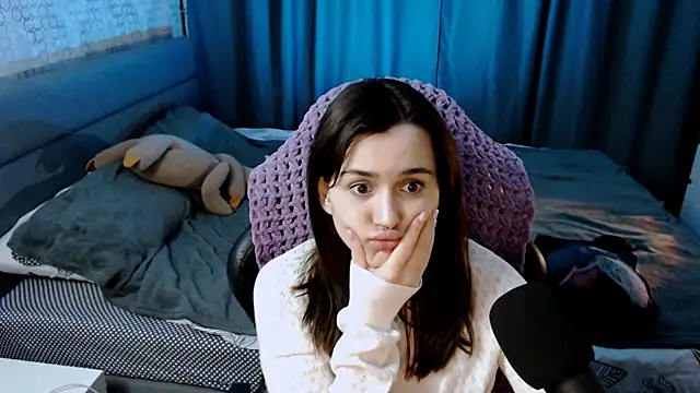 Snapshot of KiraYammy chatting on February 6, 3:48 am KiraYammy online show from February 6, 3:48 am