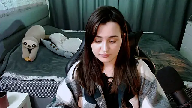 Snapshot of KiraYammy chatting on February 14, 5:57 pm KiraYammy online show from February 14, 5:57 pm