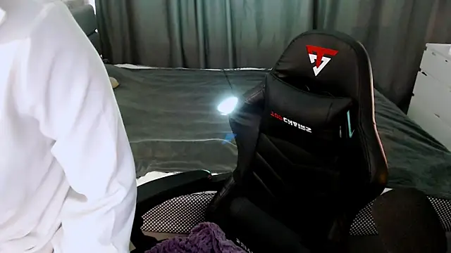 Snapshot of KiraYammy chatting on March 16, 2:55 pm KiraYammy online show from March 16, 2:55 pm