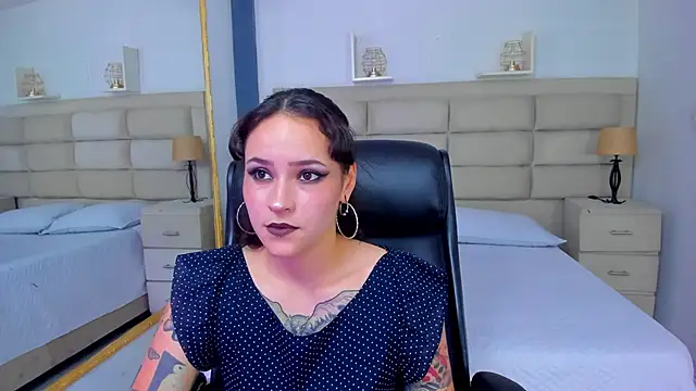 AnnyThompson  online show from October 29, 9:27 pm