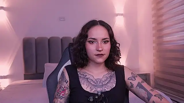 AnnyThompson  online show from December 22, 9:56 pm