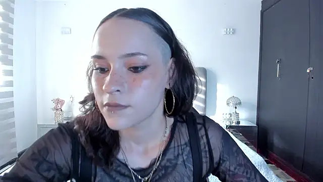 AnnyThompson  online show from March 11, 10:05 pm