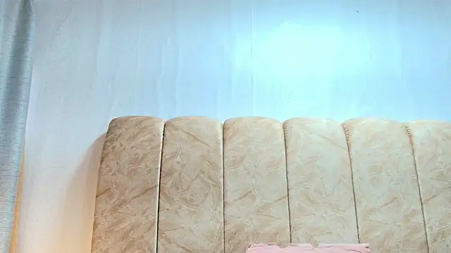 Zoe Curvy online show from November 30, 12:31 pm