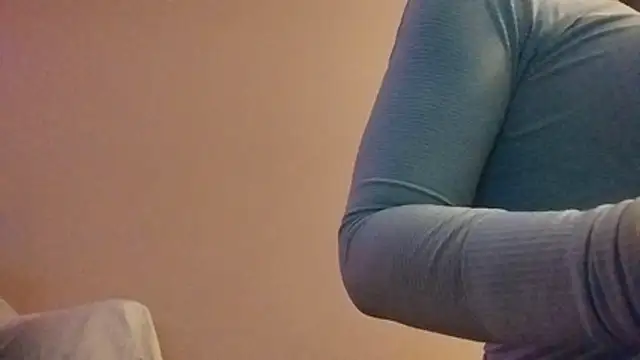 Snapshot of we8camgirl chatting on October 25, 1:40 pm we8camgirl online show from October 25, 1:40 pm