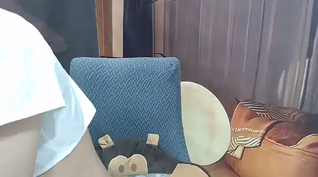 Snapshot of KaleAnisa chatting on February 11, 1:31 am KaleAnisa online show from February 11, 1:31 am