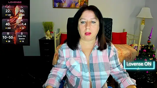 Snapshot of Julia_Dean chatting on December 30, 11:37 am Julia Dean online show from December 30, 11:37 am