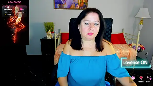 Snapshot of Julia_Dean chatting on January 6, 11:40 am Julia Dean online show from January 6, 11:40 am