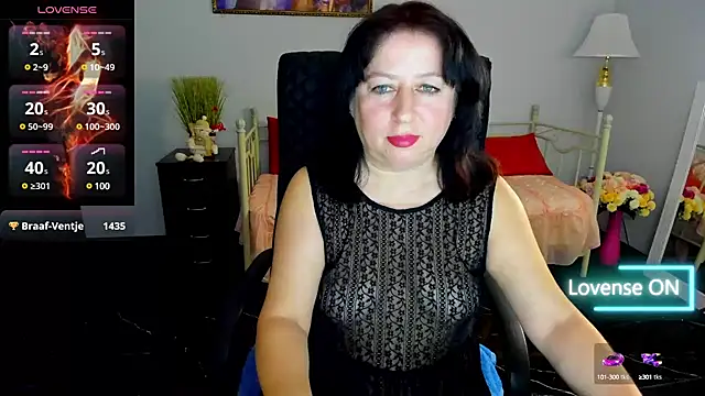 Snapshot of Julia_Dean chatting on February 1, 4:22 pm Julia Dean online show from February 1, 4:22 pm