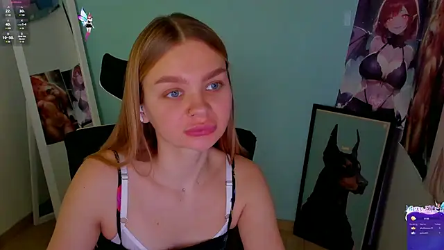 Snapshot of Molly_sweetie chatting on December 9, 10:00 am Molly sweetie online show from December 9, 10:00 am
