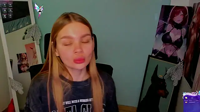 Snapshot of Molly_sweetie chatting on December 12, 10:24 am Molly sweetie online show from December 12, 10:24 am