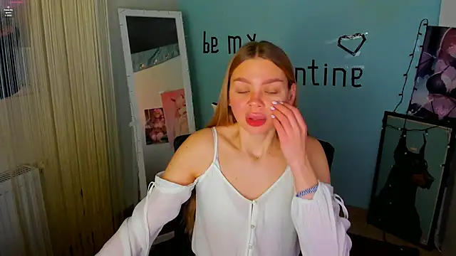 Snapshot of Molly_sweetie chatting on February 10, 7:04 am Molly sweetie online show from February 10, 7:04 am