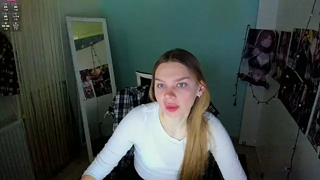 Snapshot of Molly_sweetie chatting on March 17, 7:02 am Molly sweetie online show from March 17, 7:02 am