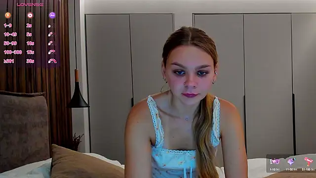 Snapshot of Molly_sweetie chatting on September 29, 6:07 am Molly sweetie online show from September 29, 6:07 am