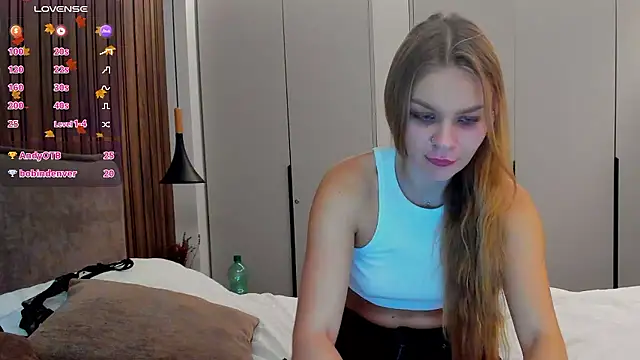 Snapshot of Molly_sweetie chatting on October 13, 6:13 am Molly sweetie online show from October 13, 6:13 am