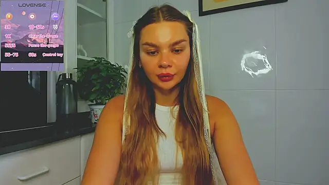 Snapshot of Molly_sweetie chatting on June 23, 6:44 am Molly sweetie online show from June 23, 6:44 am