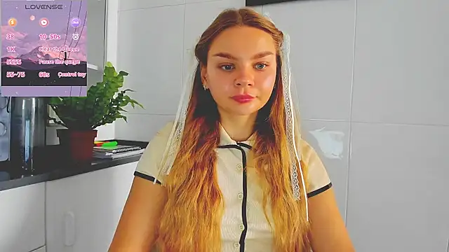 Snapshot of Molly_sweetie chatting on July 9, 6:28 am Molly sweetie online show from July 9, 6:28 am