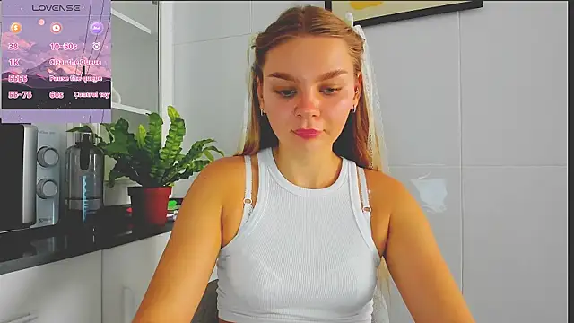 Snapshot of Molly_sweetie chatting on July 17, 6:42 am Molly sweetie online show from July 17, 6:42 am