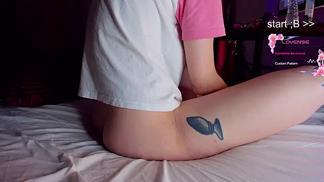 HunnyWifey online show from October 9, 3:48 am