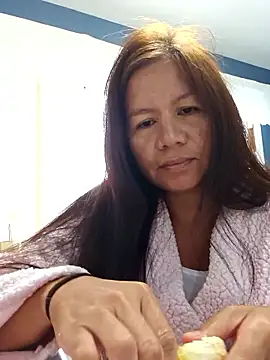 Snapshot of XLennaMX chatting on January 18, 6:23 pm XLennaMX online show from January 18, 6:23 pm