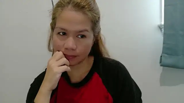 Snapshot of XLennaMX chatting on February 2, 3:22 pm XLennaMX online show from February 2, 3:22 pm