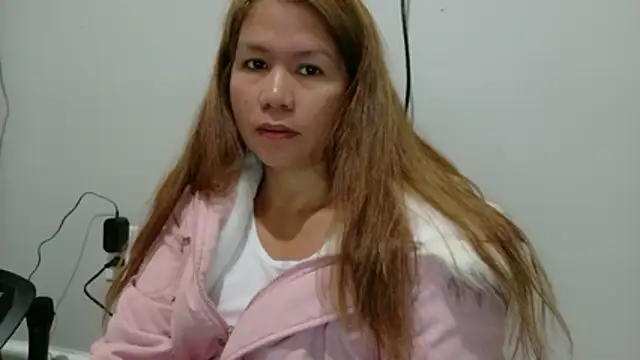 Snapshot of XLennaMX chatting on February 3, 2:53 am XLennaMX online show from February 3, 2:53 am