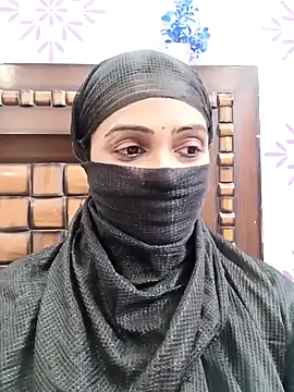 Snapshot of Yours-Bebo chatting on January 21, 10:41 am Yours-Bebo online show from January 21, 10:41 am