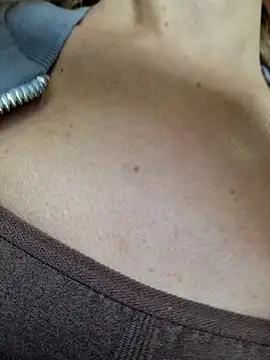 Snapshot of Miss____Mia_ chatting on February 13, 12:00 pm Miss    Mia  online show from February 13, 12:00 pm