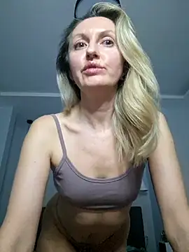 Snapshot of Miss____Mia_ chatting on March 5, 5:50 pm Miss    Mia  online show from March 5, 5:50 pm