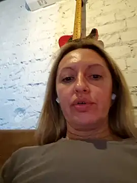 Snapshot of Miss____Mia_ chatting on September 28, 8:52 am Miss    Mia  online show from September 28, 8:52 am