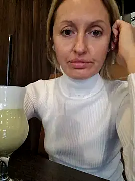 Snapshot of Miss____Mia_ chatting on October 16, 12:17 pm Miss    Mia  online show from October 16, 12:17 pm