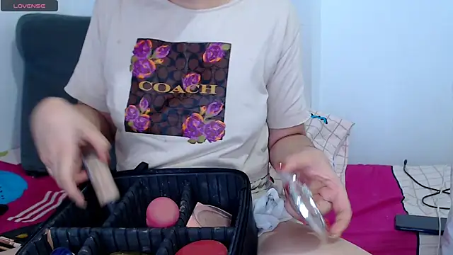 Snapshot of sofi-rojas1 chatting on January 16, 8:51 am sofi-rojas1 online show from January 16, 8:51 am