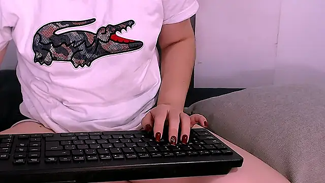 Snapshot of sofi-rojas1 chatting on February 14, 9:17 am sofi-rojas1 online show from February 14, 9:17 am