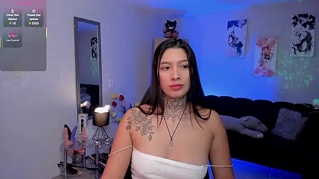 LouaneBourVip online show from March 11, 12:50 pm