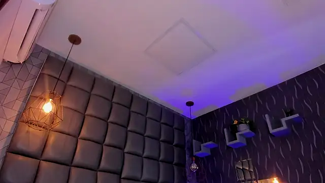 megan woll online show from March 14, 7:30 pm