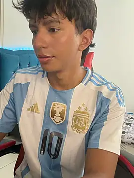 Leonarrrd 01 online show from February 5, 9:08 pm