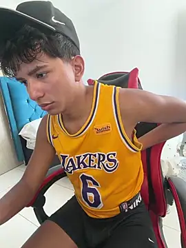 Leonarrrd 01 online show from March 3, 7:31 pm