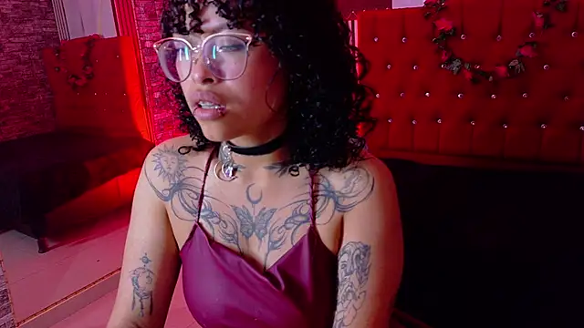 miahernadez303av online show from February 15, 4:31 am