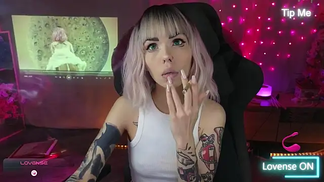 Kerry Kirk online show from February 9, 11:31 pm