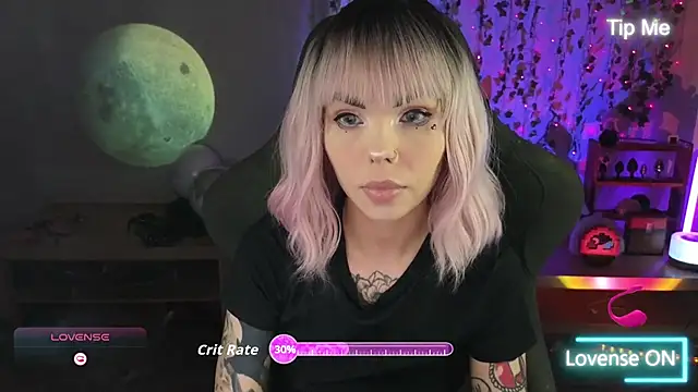 Kerry Kirk online show from April 10, 9:30 pm