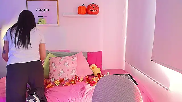 lilyy evanss online show from October 1, 9:10 pm