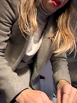 Snapshot of SonyaD_ chatting on December 4, 6:22 am SonyaD  online show from December 4, 6:22 am