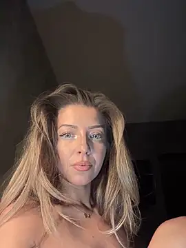 Snapshot of SonyaD_ chatting on March 4, 5:42 am SonyaD  online show from March 4, 5:42 am