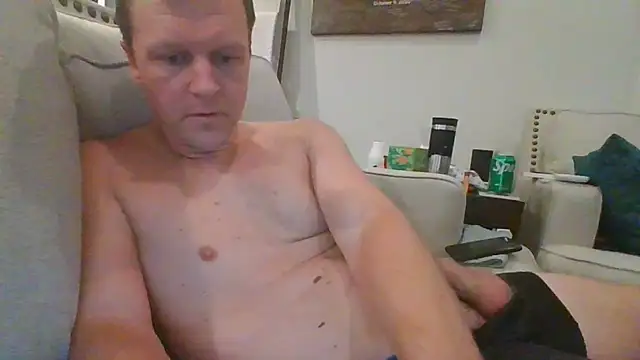 Snapshot of johnd101020 chatting on December 10, 2:27 am johnd101020 online show from December 10, 2:27 am