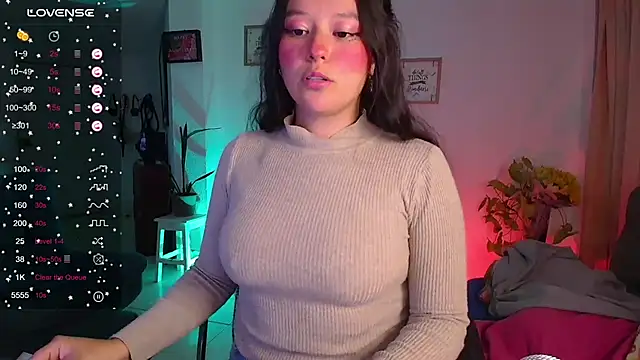 Snapshot of Lexie_Thompson10 chatting on February 17, 5:58 am Lexie Thompson10 online show from February 17, 5:58 am