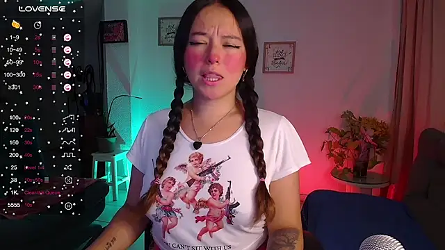 Snapshot of Lexie_Thompson10 chatting on February 23, 5:23 am Lexie Thompson10 online show from February 23, 5:23 am