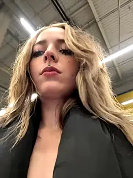 LoraaDoll online show from November 5, 3:45 pm