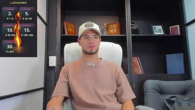 EdwardRoss  online show from February 28, 9:44 pm